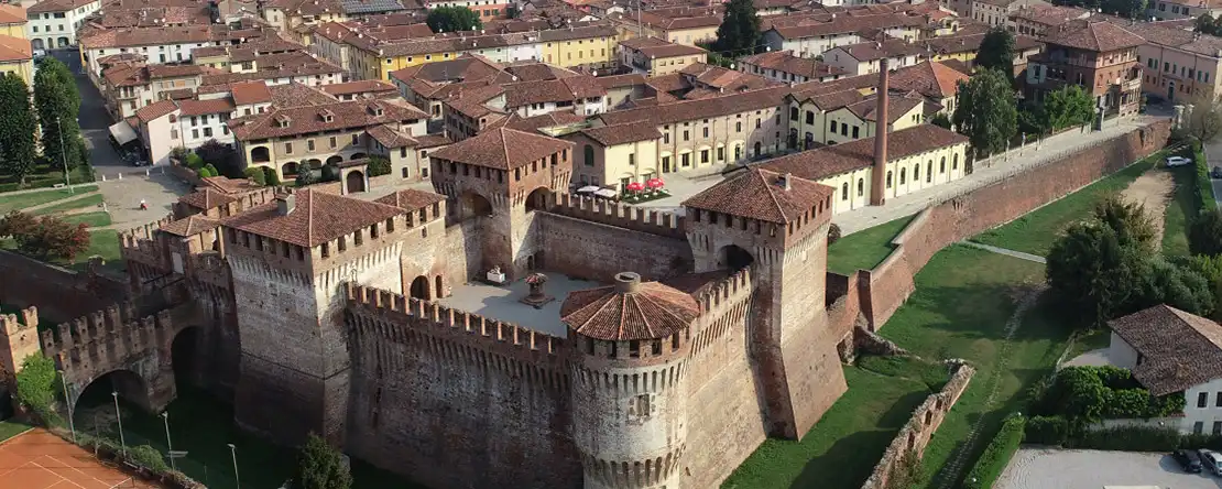 La Rocca con il borgo medioevale