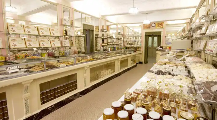 Interno della Pasticceria Lanfranchi