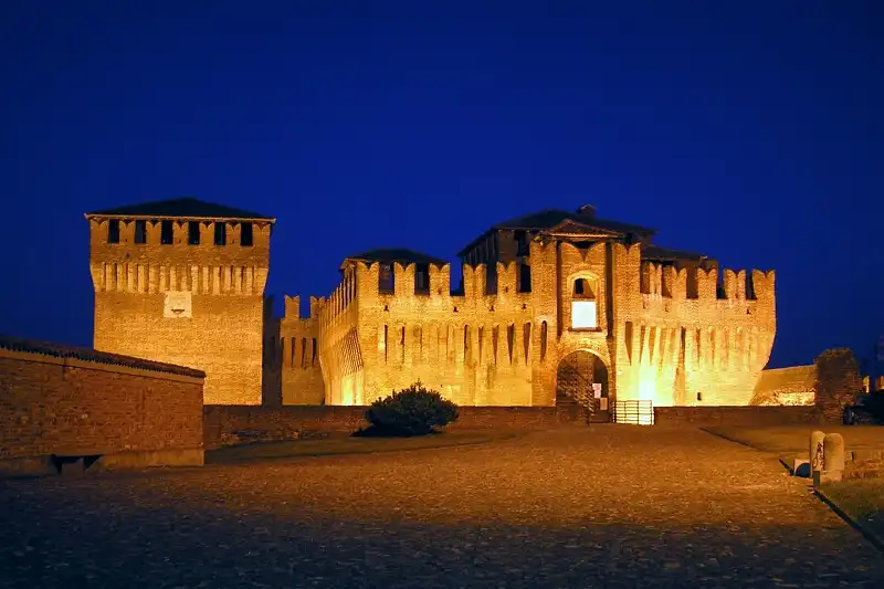 Veduta notturna della Rocca di Soncino